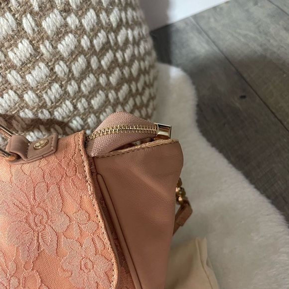 Deux Lux Lace Purse Handbag Crossbody Strap with Dust Bag - Picture 3 of 10